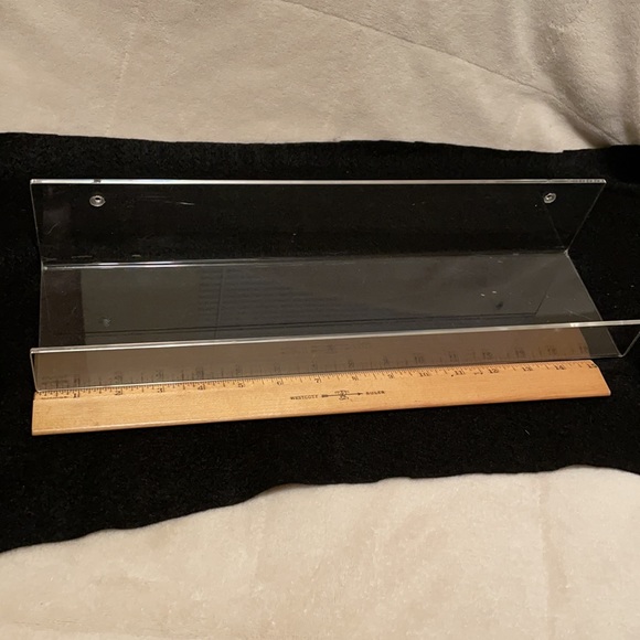 2 Clear Plastic Shelves - Picture 5 of 6